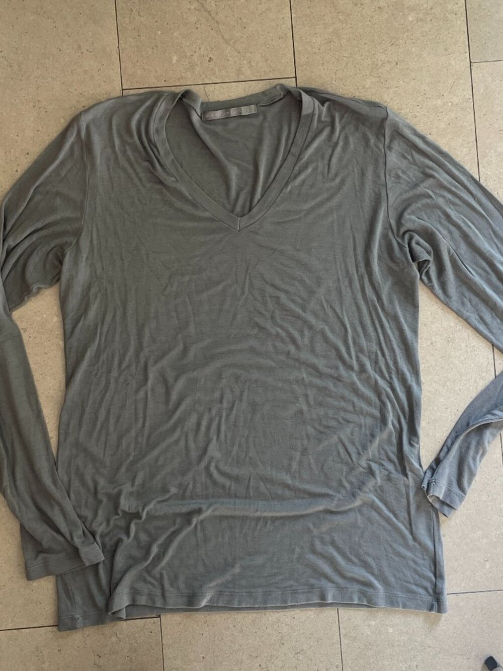 Transit Par Such Charcoal Gray Woman's V-neck Soft Long Sleeve Jersey-Large/XL.